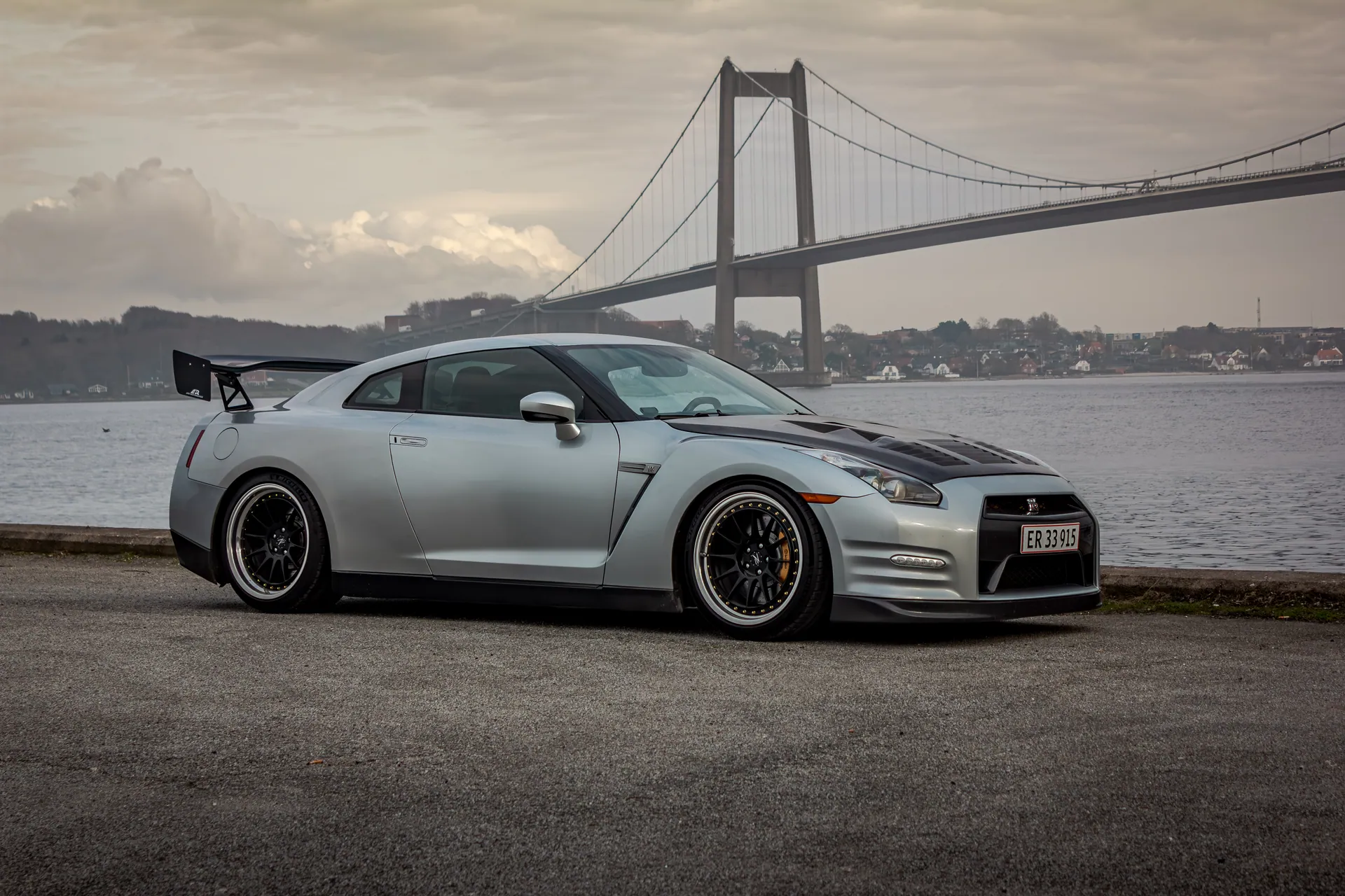Nissan GT-R ved Lillebæltsbroen